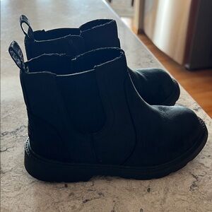 UGG Kids Black Ankle Boots. Size 11. GUC